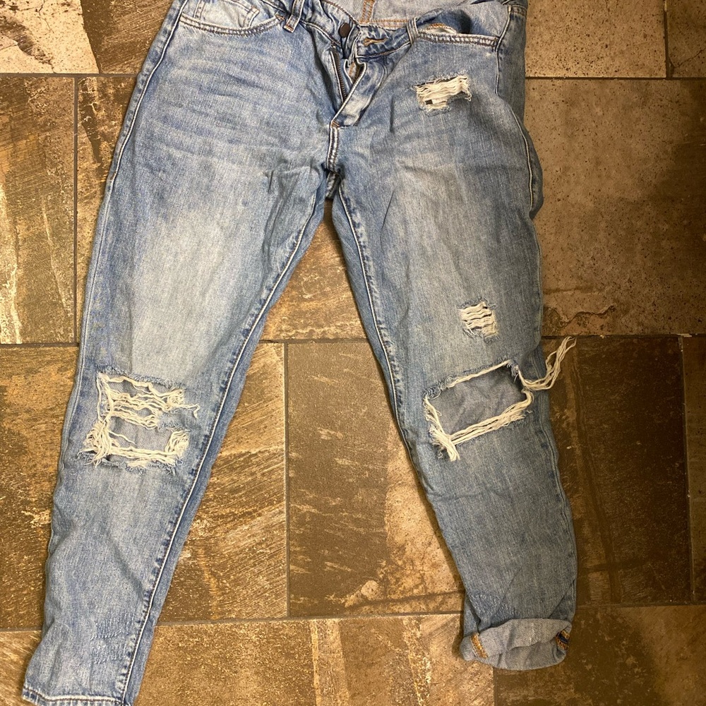 Distressed Light Blue Ankle Jeans